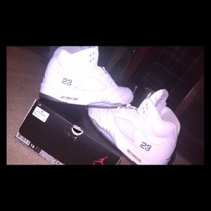 White Jordan retro 5